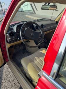 Image 32/65 of Mercedes-Benz 200 D (1982)