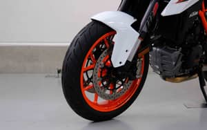 Image 31/83 of KTM 1290 Super Duke R (2018)