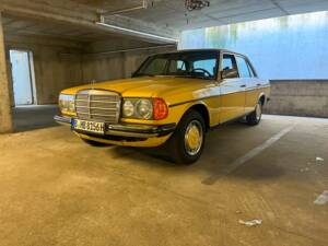Image 1/139 of Mercedes-Benz 240 D (1978)