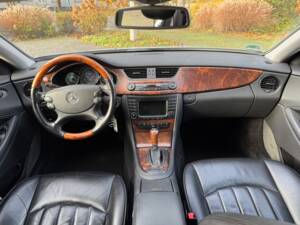 Bild 28/51 von Mercedes-Benz CLS 350 (2005)