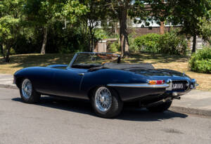 Image 4/24 of Jaguar E-Type 3.8 (1963)