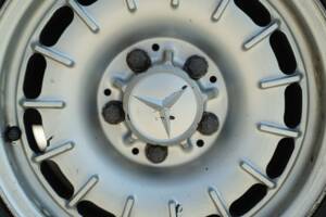 Bild 20/50 von Mercedes-Benz 380 SEC (1982)