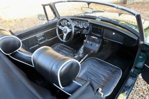 Image 41/50 of MG MGB (1974)