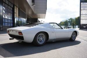 Afbeelding 31/74 van Lamborghini Miura P 400 (1968)