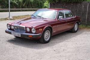 Image 3/44 of Jaguar XJ 12 (1990)