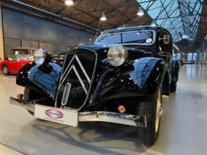 Image 2/30 de Citroën Traction Avant 11 B (1949)