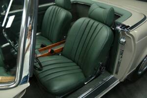 Image 13/50 de Mercedes-Benz 280 SL (1970)