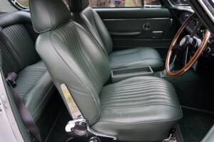 Image 19/22 de Aston Martin DB 6 Mk II (1970)