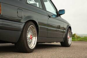 Image 12/50 of BMW 325i (1990)
