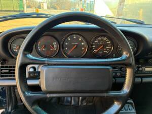 Image 25/36 de Porsche 911 Carrera 4 (1989)
