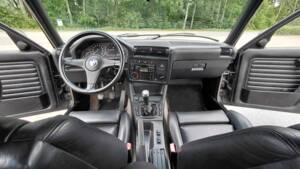 Immagine 9/53 di BMW 320i (1989)