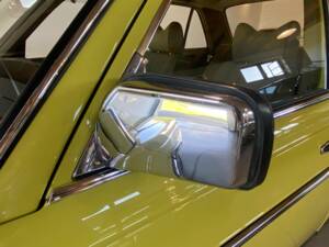 Bild 40/98 von Mercedes-Benz 200 D (1979)