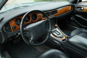 Image 37/50 de Jaguar XJ 8 Sovereign (1997)
