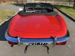 Image 19/62 of Jaguar E-Type (1969)