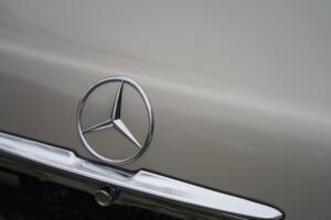 Image 13/17 of Mercedes-Benz 420 SL (1986)