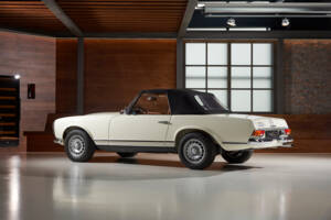 Image 17/55 of Mercedes-Benz 230 SL (1965)