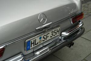 Image 23/95 of Mercedes-Benz 280 SE 3,5 (1970)