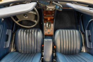 Image 23/33 de Mercedes-Benz 500 SL (1985)