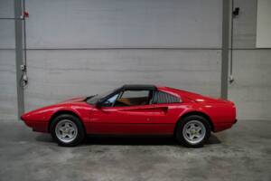 Bild 4/85 von Ferrari 308 GTSi Quattrovalvole (1985)