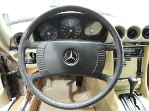 Immagine 7/15 di Mercedes-Benz 350 SLC (1976)