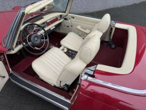 Image 33/50 of Mercedes-Benz 280 SL (1971)