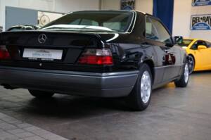 Bild 13/35 von Mercedes-Benz E 320 (1993)