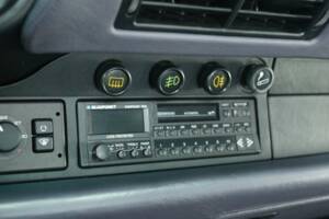 Immagine 21/50 di Porsche 911 Carrera 4 (1993)