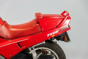 Bild 22/50 von Honda VFR 750R RC 30 (1988)
