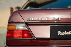 Image 22/50 of Mercedes-Benz 300 CE-24 (1991)