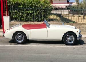 Image 1/18 of MG MGA 1600 (1961)