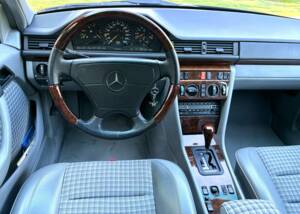Bild 3/22 von Mercedes-Benz 500 E (1993)