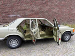 Image 9/34 of Mercedes-Benz 380 SE (1980)