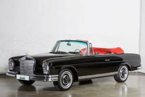 Image 2/34 of Mercedes-Benz 280 SE (1966)