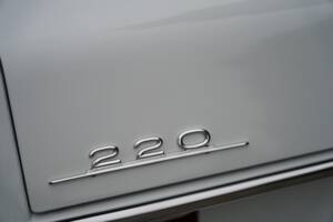 Bild 6/12 von Mercedes-Benz 220 (1968)