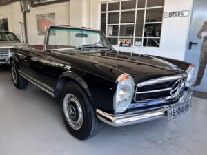 Image 2/36 of Mercedes-Benz 280 SL (1970)