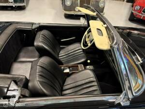 Image 17/19 of Mercedes-Benz 280 SL (1968)