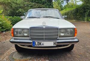 Immagine 2/16 di Mercedes-Benz 280 CE (1977)