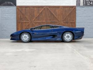 Immagine 6/46 di Jaguar XJ 220 (1993)