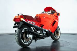 Bild 4/50 von Ducati 750 Paso (1987)