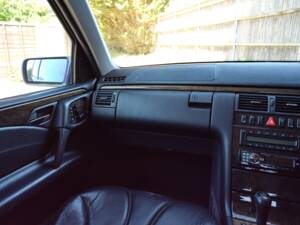 Immagine 46/50 di Mercedes-Benz E 55 AMG (1999)