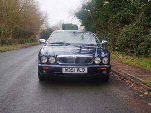 Bild 2/17 von Daimler Eight LWB (2000)