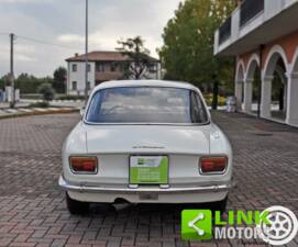 Image 4/10 of Alfa Romeo Giulia GT 1300 Junior (1972)