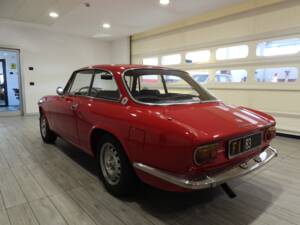 Image 3/15 of Alfa Romeo Giulia 1600 GT Junior (1975)