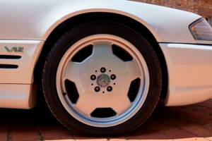 Image 19/171 of Mercedes-Benz SL 600 (1996)