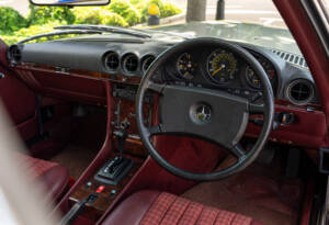 Image 14/23 of Mercedes-Benz 380 SL (1985)
