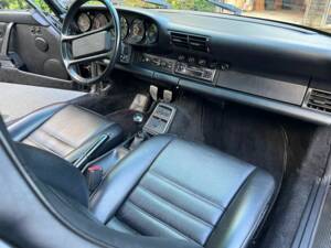 Image 8/8 of Porsche 911 Carrera 2 (1990)
