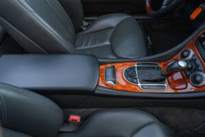 Image 45/86 de Mercedes-Benz SL 500 (2002)