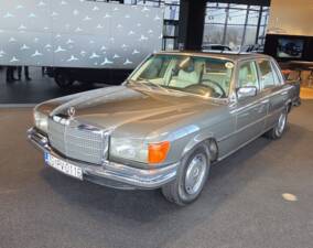 Image 106/107 of Mercedes-Benz 280 S (1972)