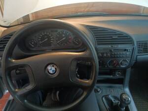 Immagine 7/7 di BMW 318i (1992)