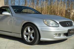 Image 19/50 de Mercedes-Benz SLK 320 (2001)